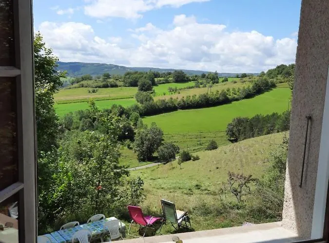 ホームステイ Les Coteaux De Planeze, Maison Et Jardin Dans Le Lot! Chez L'habitant! *