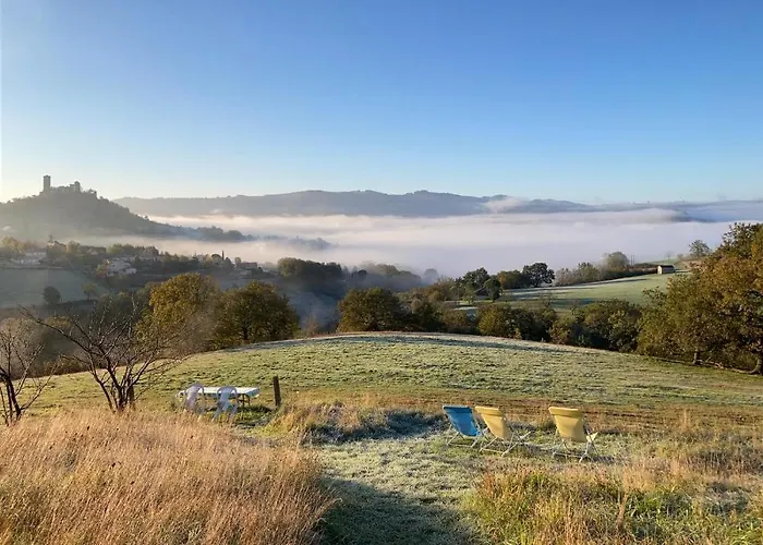 ホームステイ Les Coteaux De Planeze, Maison Et Jardin Dans Le Lot! Chez L'habitant!