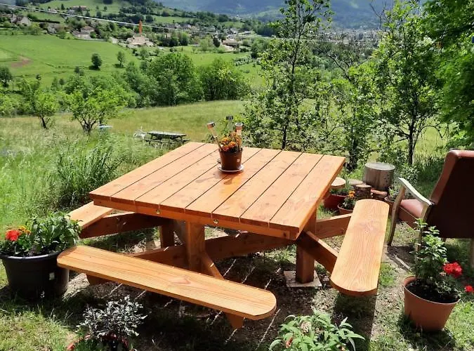 Les Coteaux De Planeze, Maison Et Jardin Dans Le Lot! Chez L'habitant! *